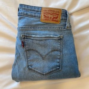 skinny light wash levi’s
